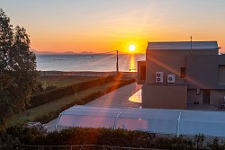 Sun and Sea. Παραθαλάσσιο κατάλυμα 110 τμ. στο Παράλιο Άστρος Κυνουρία νομού Αρκαδίας 2 υπνοδωματίων.