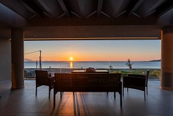 Sun and Sea. Παραθαλάσσιο κατάλυμα 110 τμ. στο Παράλιο Άστρος Κυνουρία νομού Αρκαδίας 2 υπνοδωματίων.